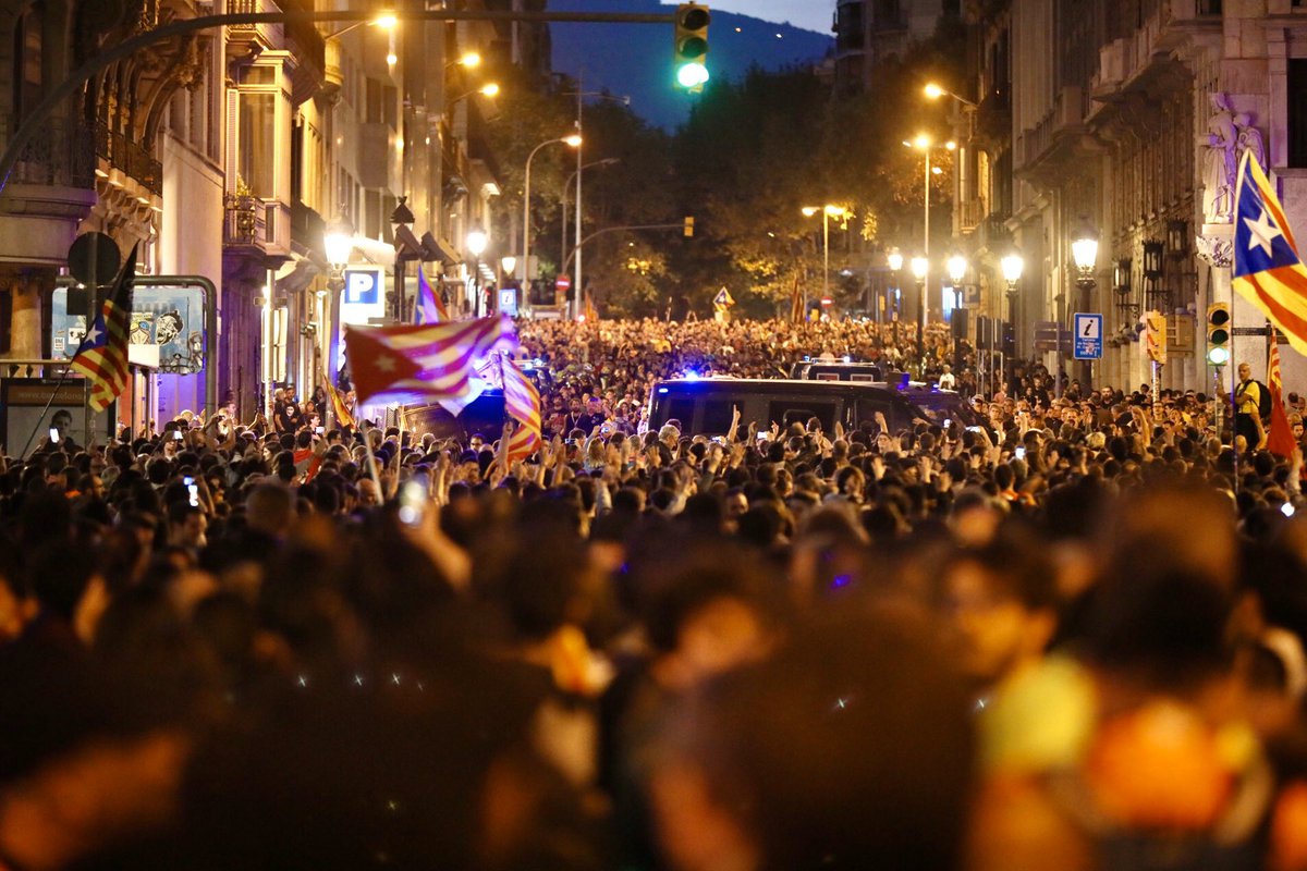 jordiborras's tweet photo. Via Laietana a rebentar de gent. https://t.co/LlX3clhIm6
