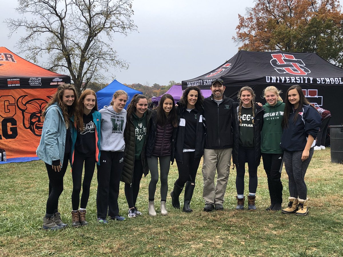 DemonGirlsTrack's tweet image. Great job Teagan &amp;amp; Sydney! Awesome work today and this entire season! Super proud!