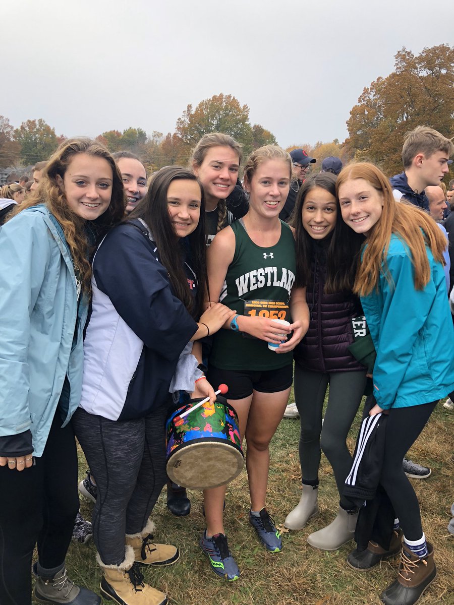 DemonGirlsTrack's tweet image. Great job Teagan &amp;amp; Sydney! Awesome work today and this entire season! Super proud!