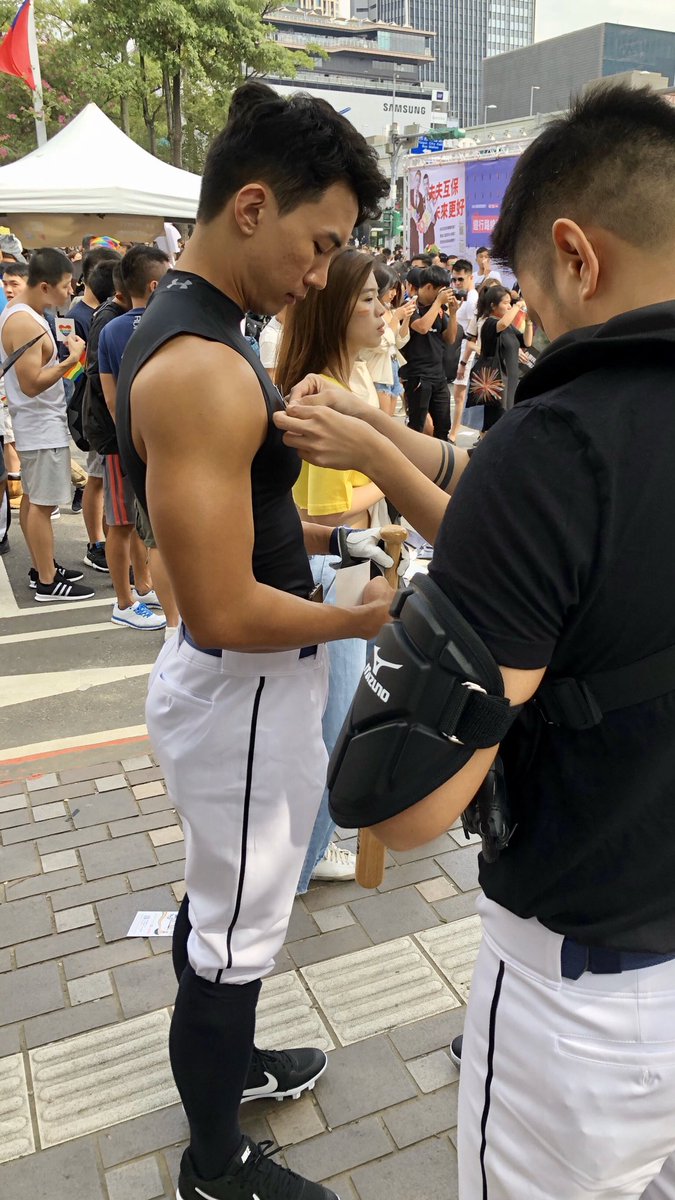 Silent Cam Ar Twitter Taiwan Pride 19 Silent Cam Tumblr T Co Ezhlwu8d6i Taiwanpride19 ストスナ Streetsnap Taiwan ゲイ セクシー Gay Asiangay Sneakers Silentcam Muscle Gaymuscles イケメン セクシー かっこいい 筋肉男