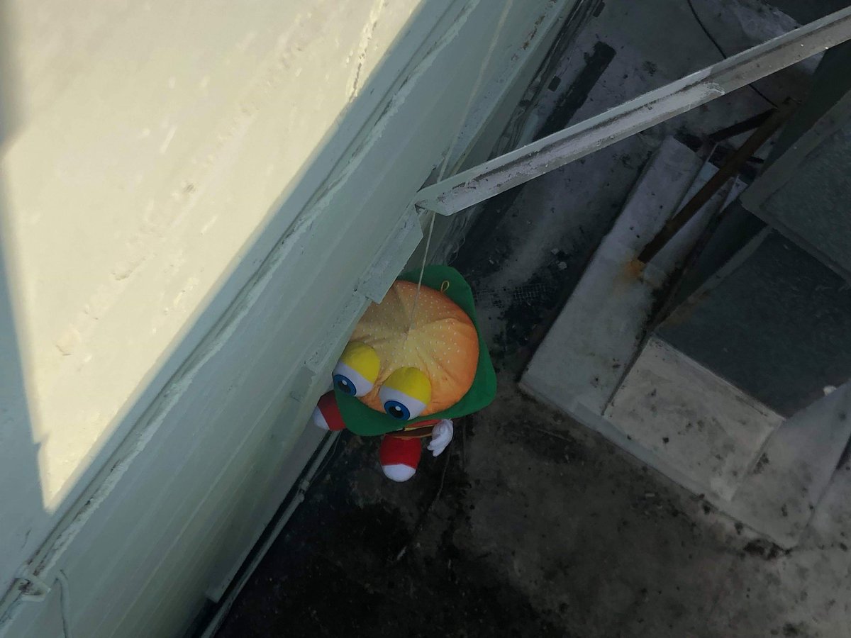 ehmaysi's tweet photo. these clowns downstairs started blasting music at 4am, so naturally we've strung up a stuffed burger man outside their living room window https://t.co/ZwpZjICCFn