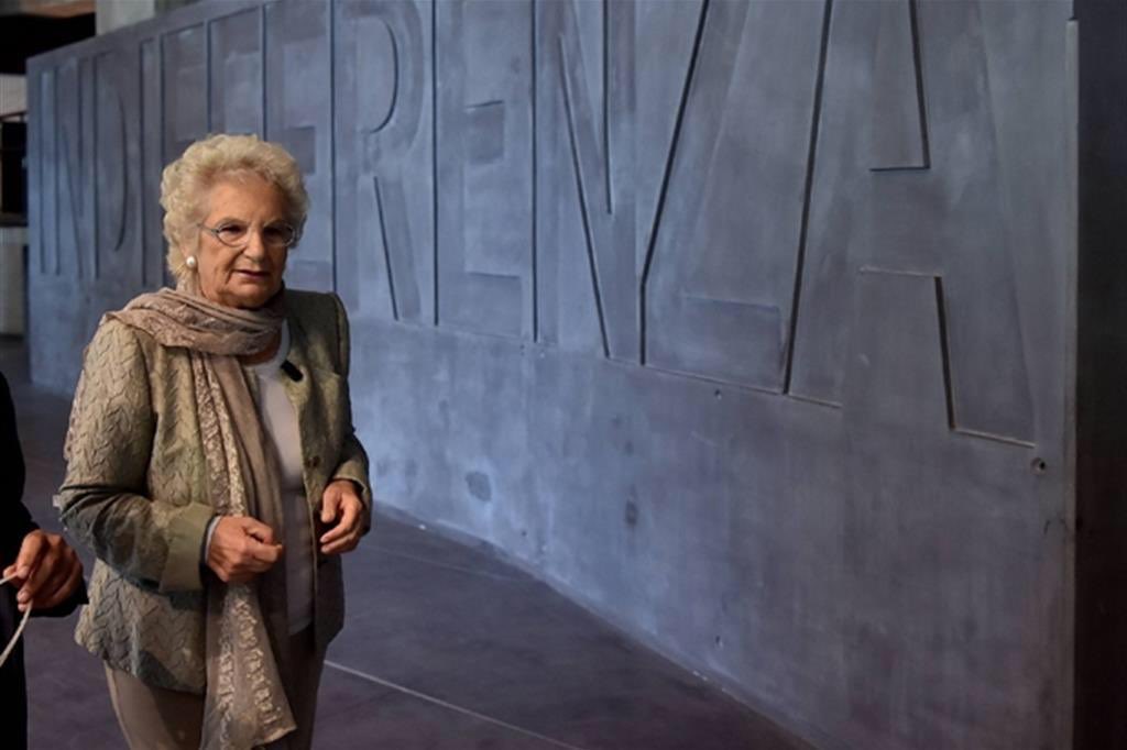 FurlanAnnamaria's tweet photo. Vergognosi gli insulti carichi di odio razzista ed antisemita alla Senatrice Liliana #Segre, una grande donna italiana cui va la solidarietà e la vicinanza della @CislNazionale . Tutta l’Italia libera e democratica è dalla sua parte https://t.co/VLgbYMjktR