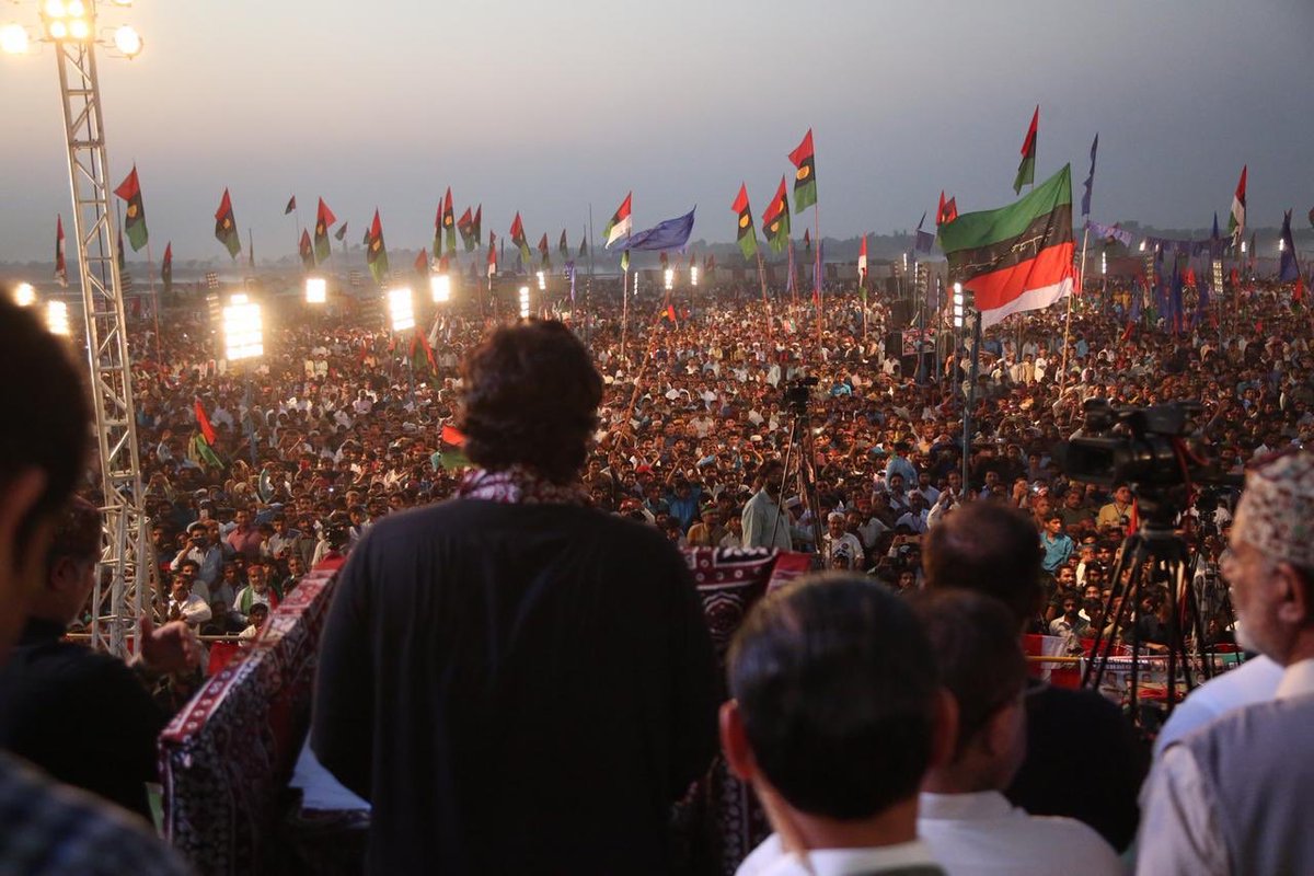 BBhuttoZardari's tweet photo. Kashmore-Kandhkot has spoken. This sea of people. Citizens who have risen against PTI and its anti-people policies. Who have risen against the tsunami of mehengai; and against the attack on our freedoms. This will not stop. They will not be silenced. #GoSelectedGo https://t.co/tFOAGfyEOf