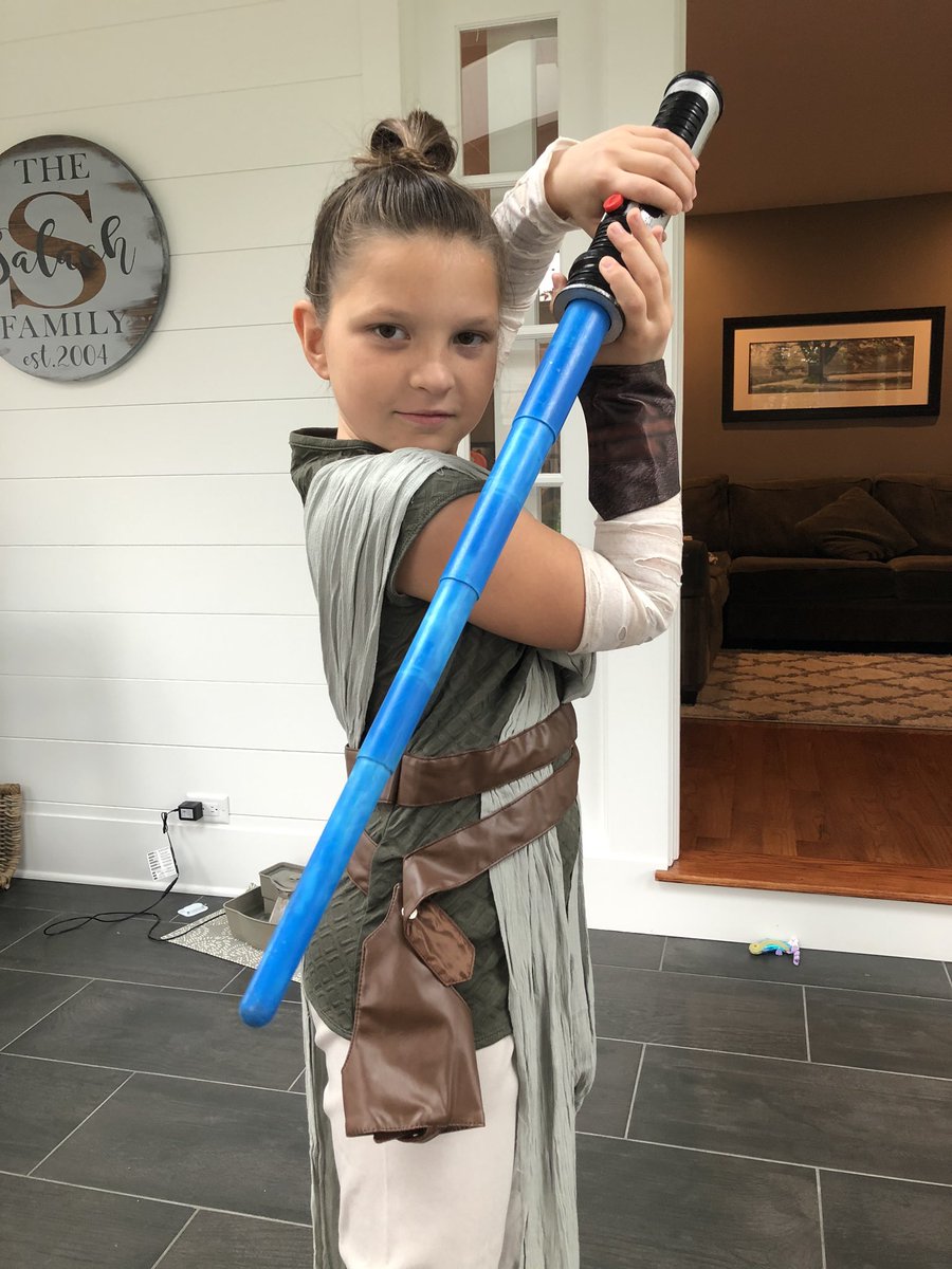 SalachRob's tweet photo. @starwars Ready for Halloween and ready for The Rise of Skywalker!! #TheRiseOfSkywalker https://t.co/iGasjO2Vib