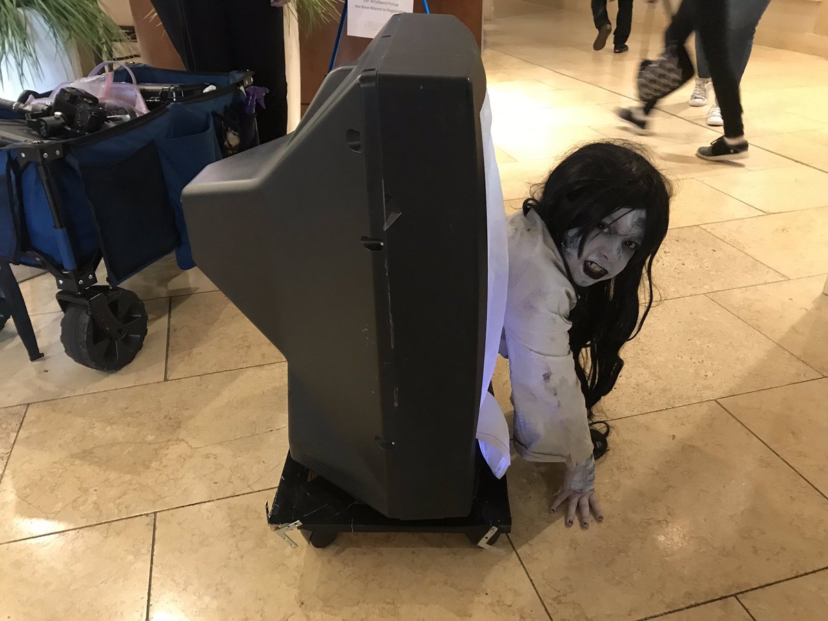 VOColleen's tweet photo. Brilliant Cosplay!!
#DerpyCon2019 #TheRing https://t.co/QANwlwjvec