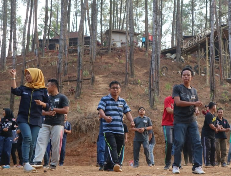 AlwinKamal (@alwinkamal) on Twitter photo Hadiri undagan #Famtrip #PuncakPurworejo salah satunya ada #BukitSikepel <a href="/BukitSikepel/">BukitSikepelOfficial</a> Hadiri undagan #Famtrip #PuncakPurworejo salah satunya ada #BukitSikepel <a href="/BukitSikepel/">BukitSikepelOfficial</a>