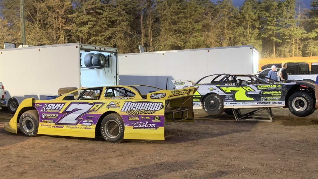 Our Super Late Model debut comes to an end prematurely after mechanical issues force us to park it for the rest of the night. We now turn our focus to the Crate for tonight’s 25-lap feature.