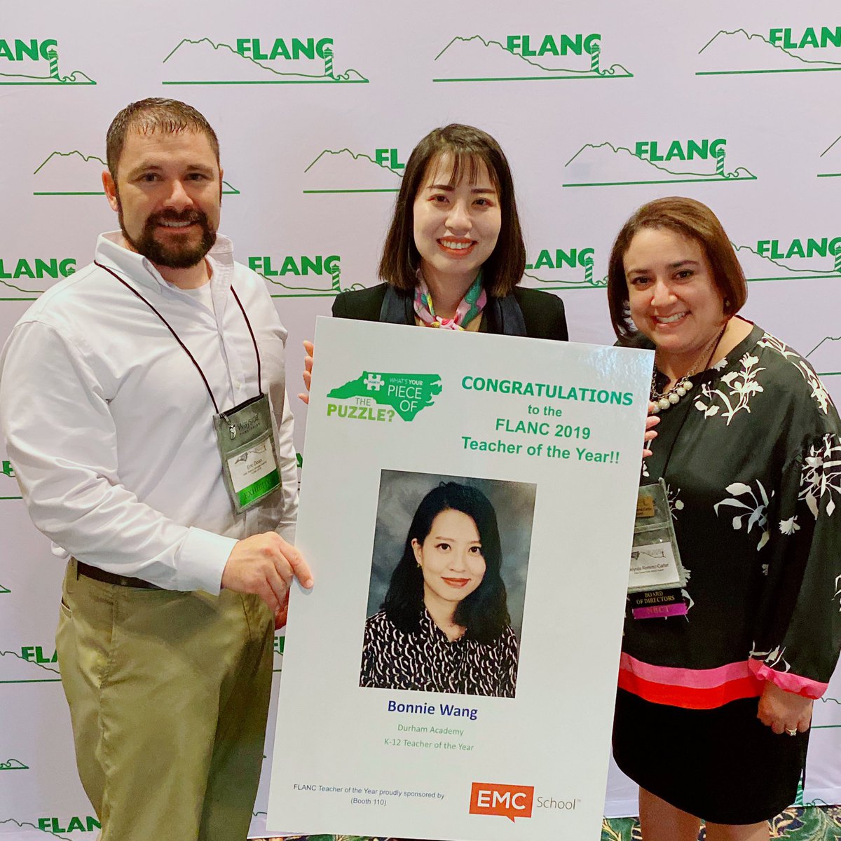 DA_BonnieWang's tweet photo. 颁奖啦！On board! Met amazing people at #FLANC19: @FLANC_WorldLang @EMCSCHOOL @DelyndaR and Lisa Worthington-Groce! https://t.co/15ZV106phE