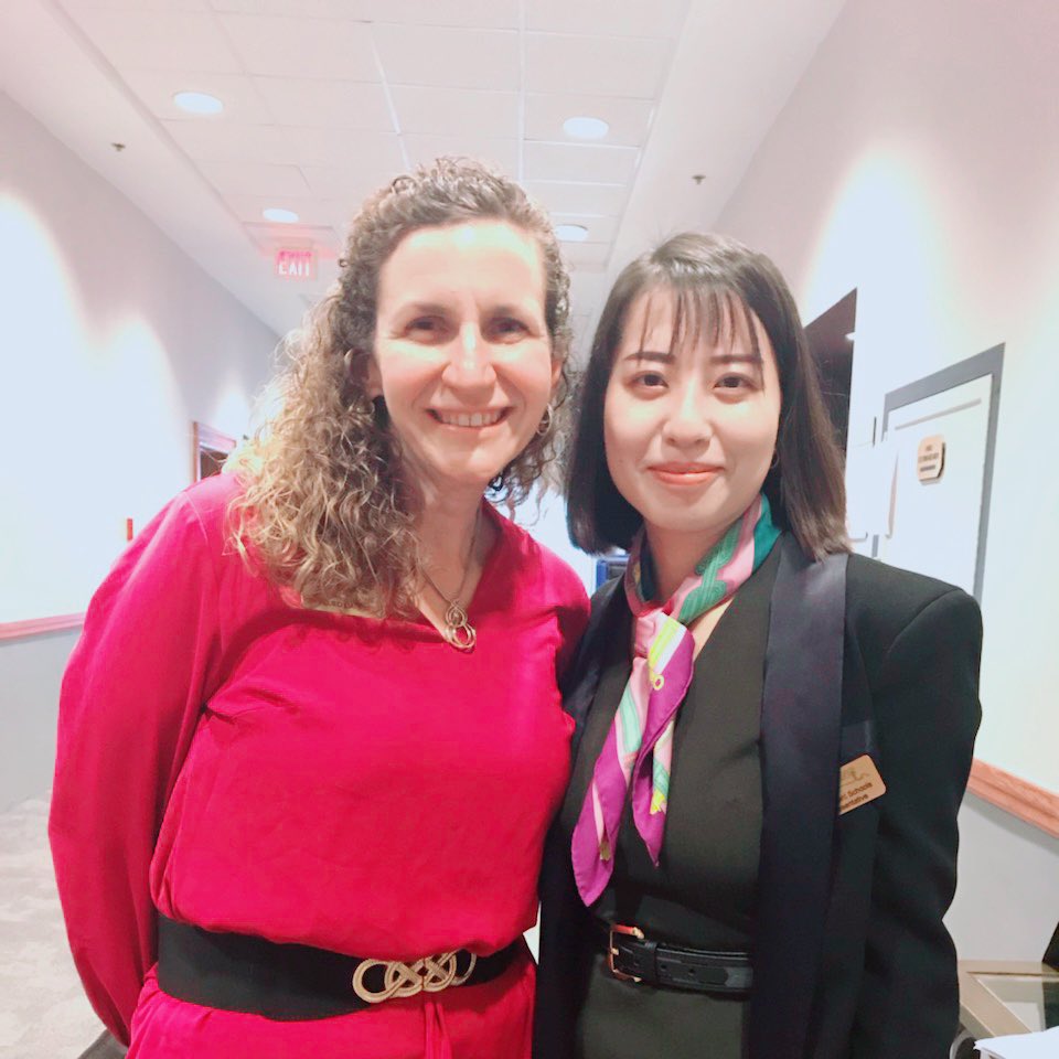 DA_BonnieWang's tweet photo. 颁奖啦！On board! Met amazing people at #FLANC19: @FLANC_WorldLang @EMCSCHOOL @DelyndaR and Lisa Worthington-Groce! https://t.co/15ZV106phE