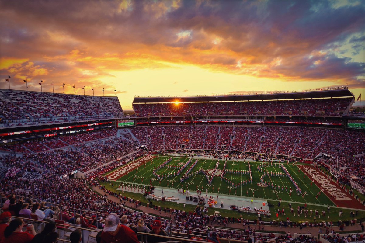 ObjectivityRach's tweet photo. They say they’ve got a new light show in the stadium. I’m still partial to the old one myself. 
@uagameday @spann #rolltide https://t.co/5OVHRpQzam
