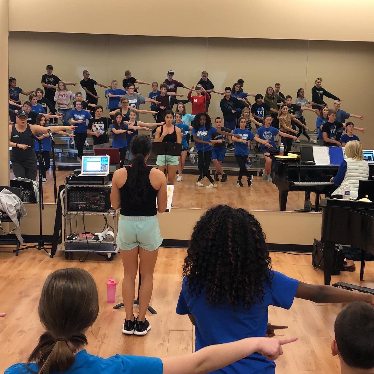 HIZIMom2013's tweet photo. Another great weekend of show choir-Cavallo Friday night and Stampede on Saturday. There was choreography with @hannahgrace25 and costume fittings with the amazing Patty Lanni all at the wonderful SNJ studios! The kids (and directors) are tired, but SO MUCH was accomplished 🤗 https://t.co/TRob9WWavd