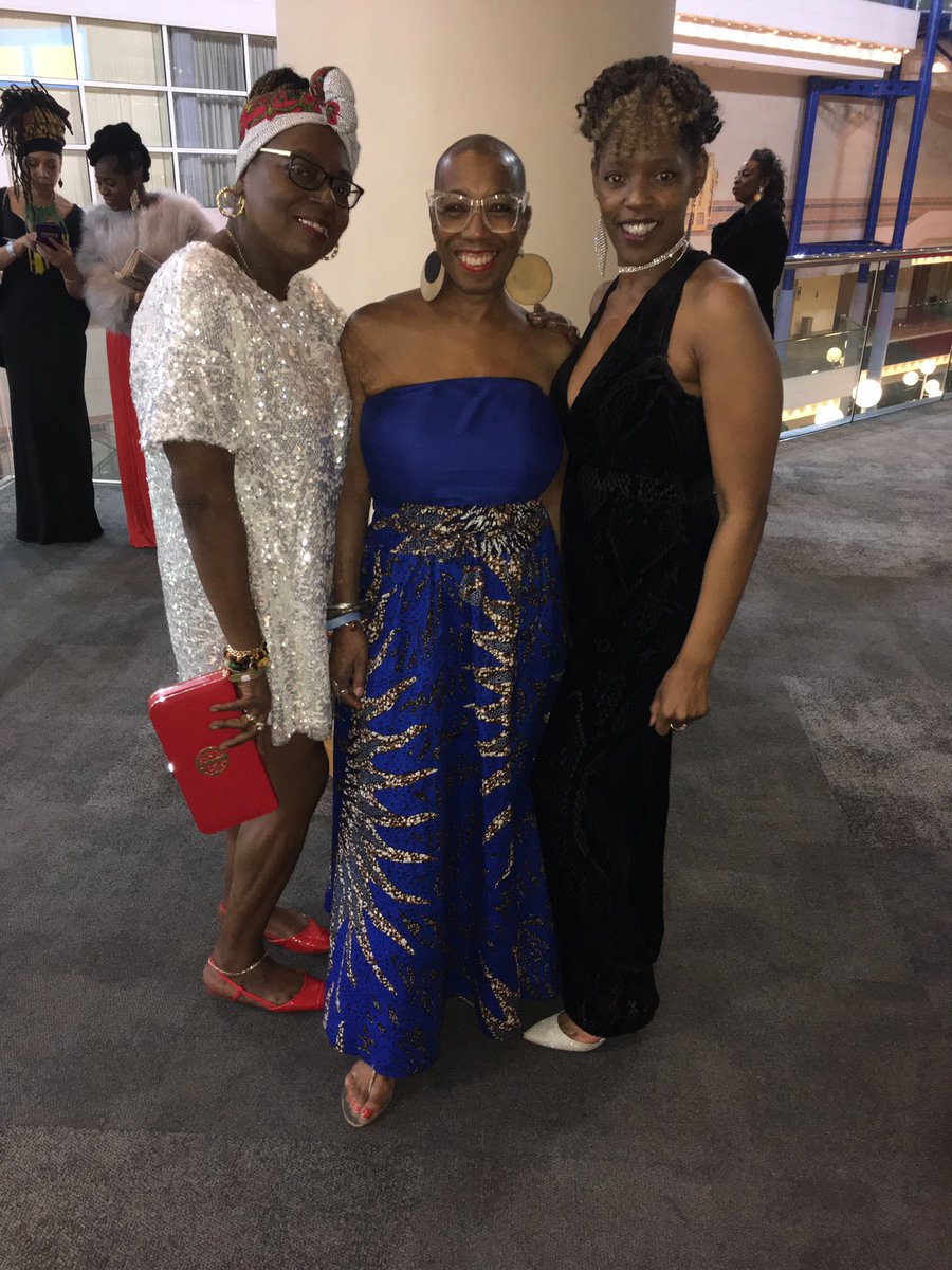 empresspfg's tweet photo. #ILoveMivisas @MVisas here tonight with @RebbeccaHemming #RankingBev #SandraB https://t.co/dIP3kJbUFV