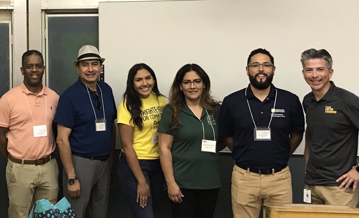 gabe_grajeda's tweet photo. LEAD participating in @AYMConference for young men. @SCE Engineer Manuel Avenado, PhD sharing his experience growing up in Mexico and studying in Manchester. #CleanEnergyFuture https://t.co/R9lrY5gen9