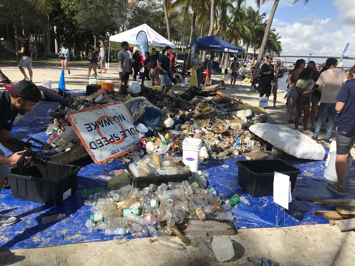 A cool sight at Bayfront Park this afternoon — <a href="/sendit4thesea/">sendit4thesea</a> with the help of hundreds of volunteers including Miami Mayor Francis Suarez have collected 1,300 pounds of garbage and plastic (and counting) from the shoreline. <a href="/TQuenee/">Theo Quenee</a> <a href="/nbc6/">NBC 6 South Florida</a>