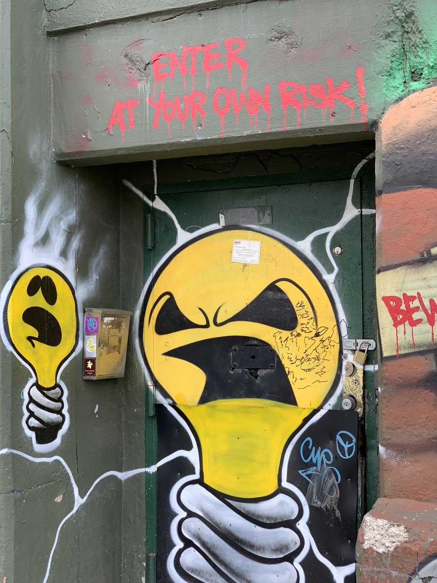 mikeryanstudio's tweet photo. with #StreetArt #halloween2019 #LongIslandCity #Queens https://t.co/ZwPws483W6