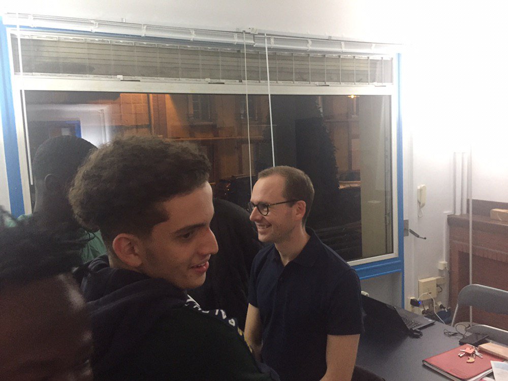 GuillaumRouger's tweet photo. Une belle rencontre, ce soir, avec des jeunes étudiants et jeunes actifs du quartier de La Madeleine. Ils m'ont interpellé sur le manque de formations adaptées à #Evreux : un enjeu majeur pour notre ville!
Pendant 2h nous avons partagé nos attentes, nos impatiences, nos rêves! https://t.co/lVFZknMlGt