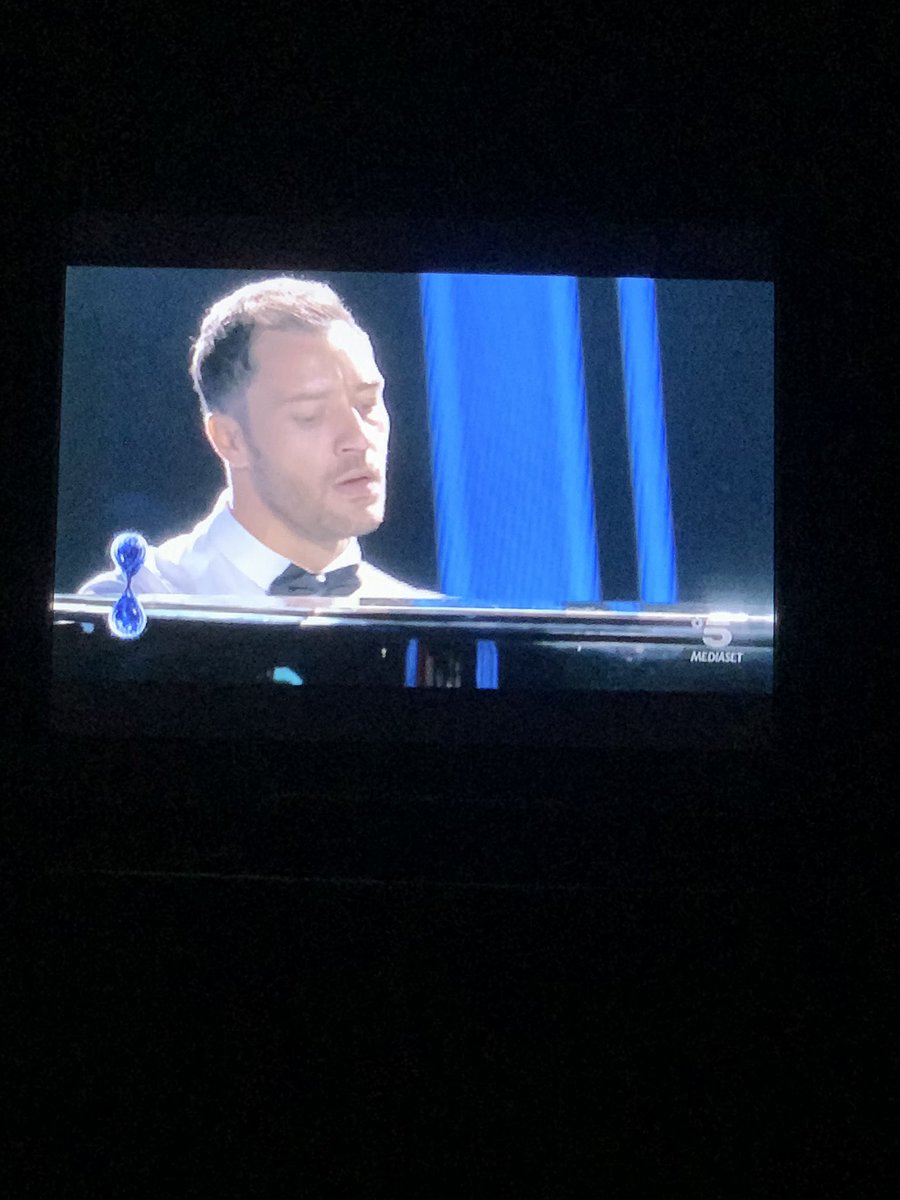 SaCe86's tweet photo. @PatrizioRatto divino come sempre dall’America a  #TuSiQueVales grazie Maria https://t.co/06sWx8CWsa