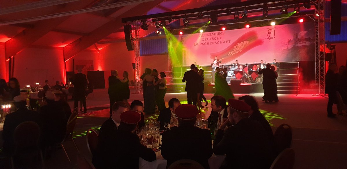 ADBurschen's tweet photo. Sind Ballbesucher heute eigentlich Ballbesuchende oder gar Ballernde? #neudummdeutsch #wirsindburschenschaft #bt2019 #adb https://t.co/tVpFJYdGzF
