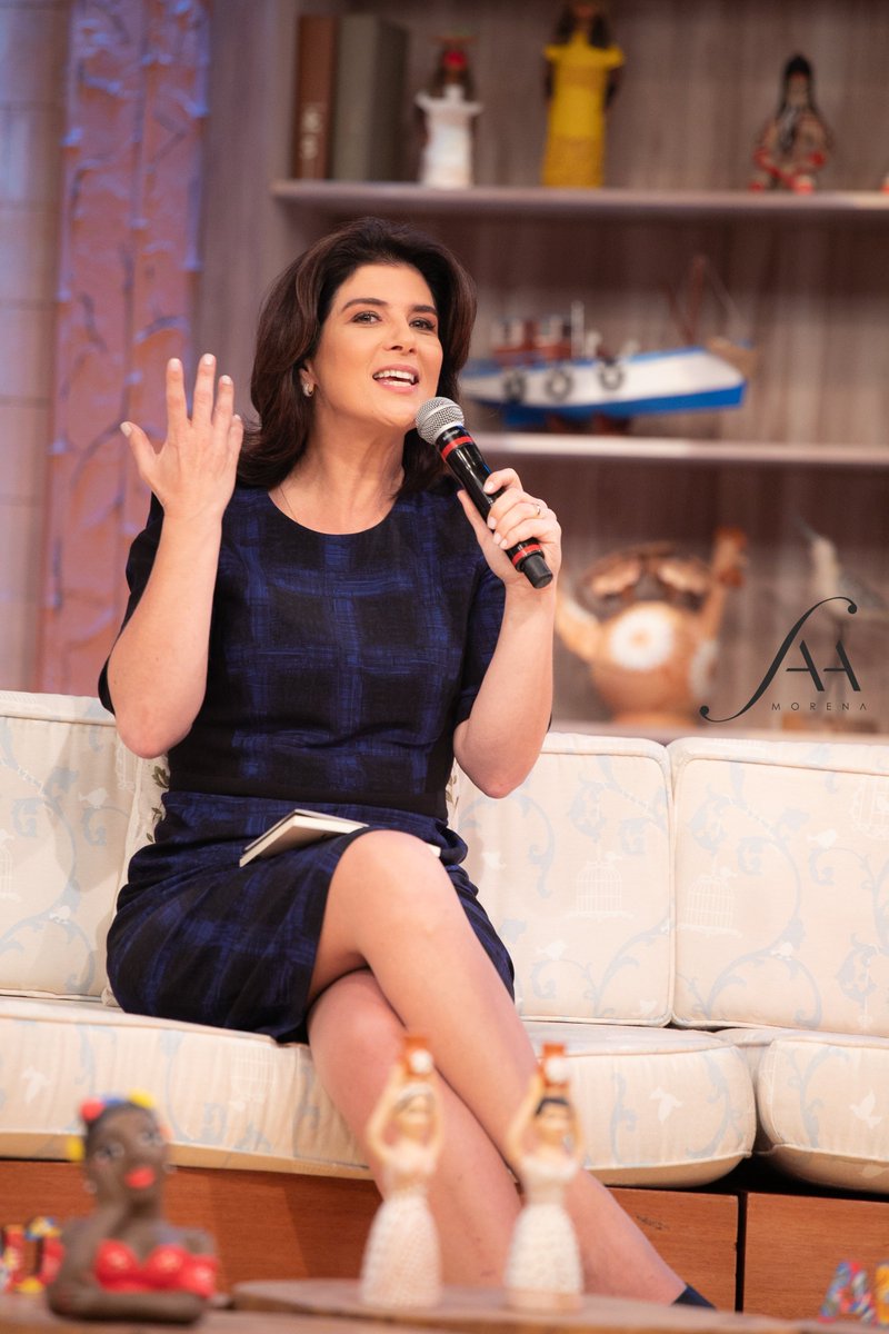 RITMOBRASILTV's tweet photo. A jornalista e apresentadora @mariana_godoy contou pra nossa @faamorena detalhes sobre o seu novo livro "Santa Dulce Dos Pobres - A vida, a fé e a santidade do anjo bom da Bahia", que inclusive, será sorteado no #LITERANDO! Por isso, não percam. Às 19:30, na @redetv! https://t.co/uyYsoplQW8