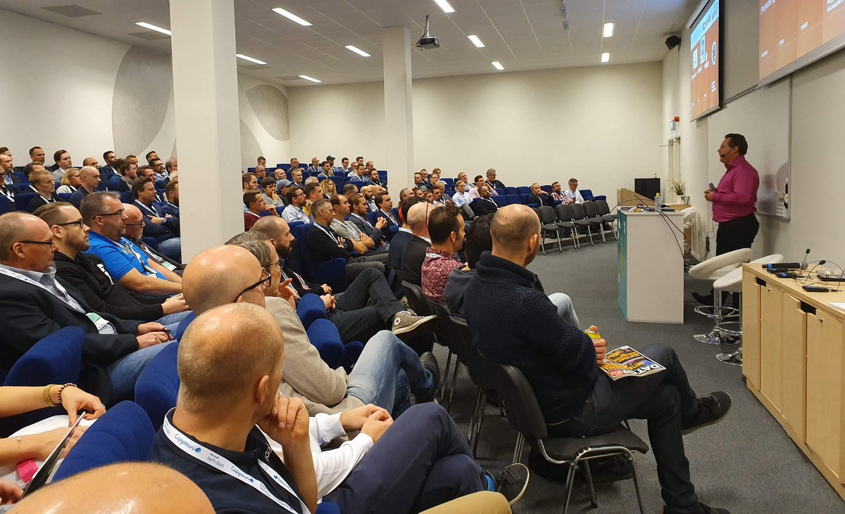 Fullt hus med Sentinel - your watcher in the dark presenterat av Jesper Kråkhede, cybersecurity architect. #TDswe
