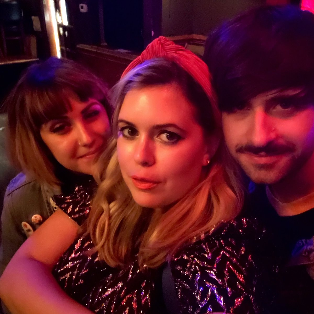 Last night was so rad!!!! Thanks to everyone who spent their friday night with us 💥💥💥💥💥 and don't forget to STREAM ALIEN FANTASY 💖👽 open.spotify.com/album/6IZFL1zI…