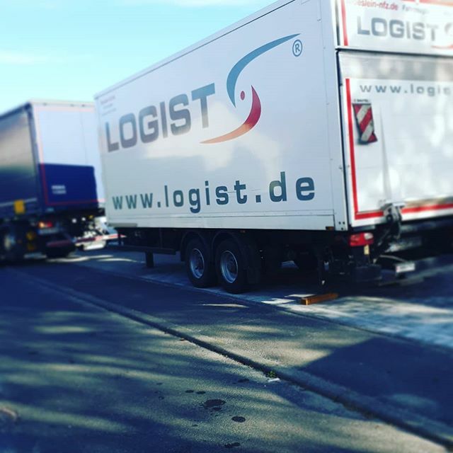 fechtnermodell's tweet photo. Und der Messewahnsinn nimmt wieder seinen Lauf. Großes Dankeschön an die Firma Logist.

Morgen kommt das Team von @andys_ladegut.

Euer Fechtner-Modellbau Team https://t.co/PitQAHORWQ https://t.co/69Z4qhlQVg