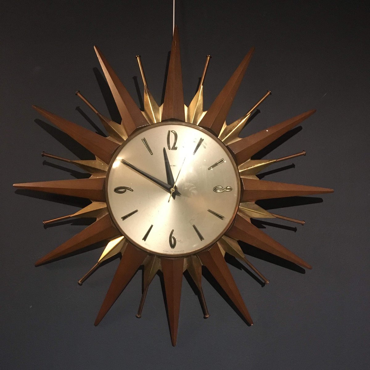 Don’t forget the clocks go back tonight. See you at our Midlands Show 11-4pm, after a well deserved extra hour in bed! Sports Connexions, Coventry, CV8 3FL It’s going to be a cracker #vintagehomeshow #coventry #midlands #myvintagehome #howivintage #vintageinteriors