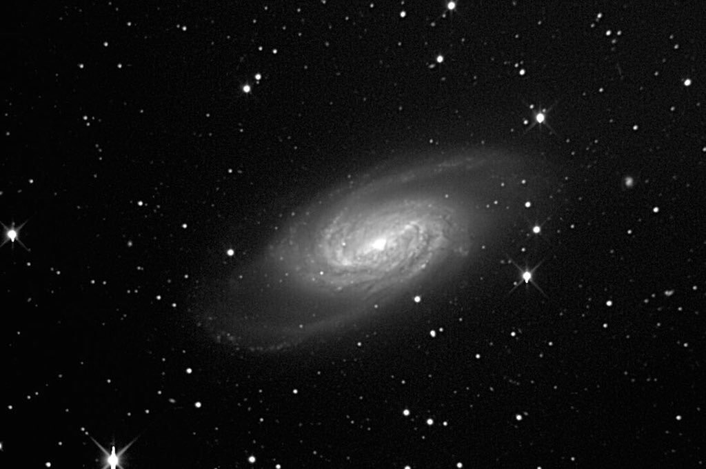 Xavi_Bros's tweet photo. This is a barred spiral #galaxy 30 million lightyears distant with an active rate of #star births in the nucleus. Its name, NGC 2903.  Image: #Anysllum #Observatory @AstroSabadell. See the details in the spiral structure !! https://t.co/WrBdkkQBcq