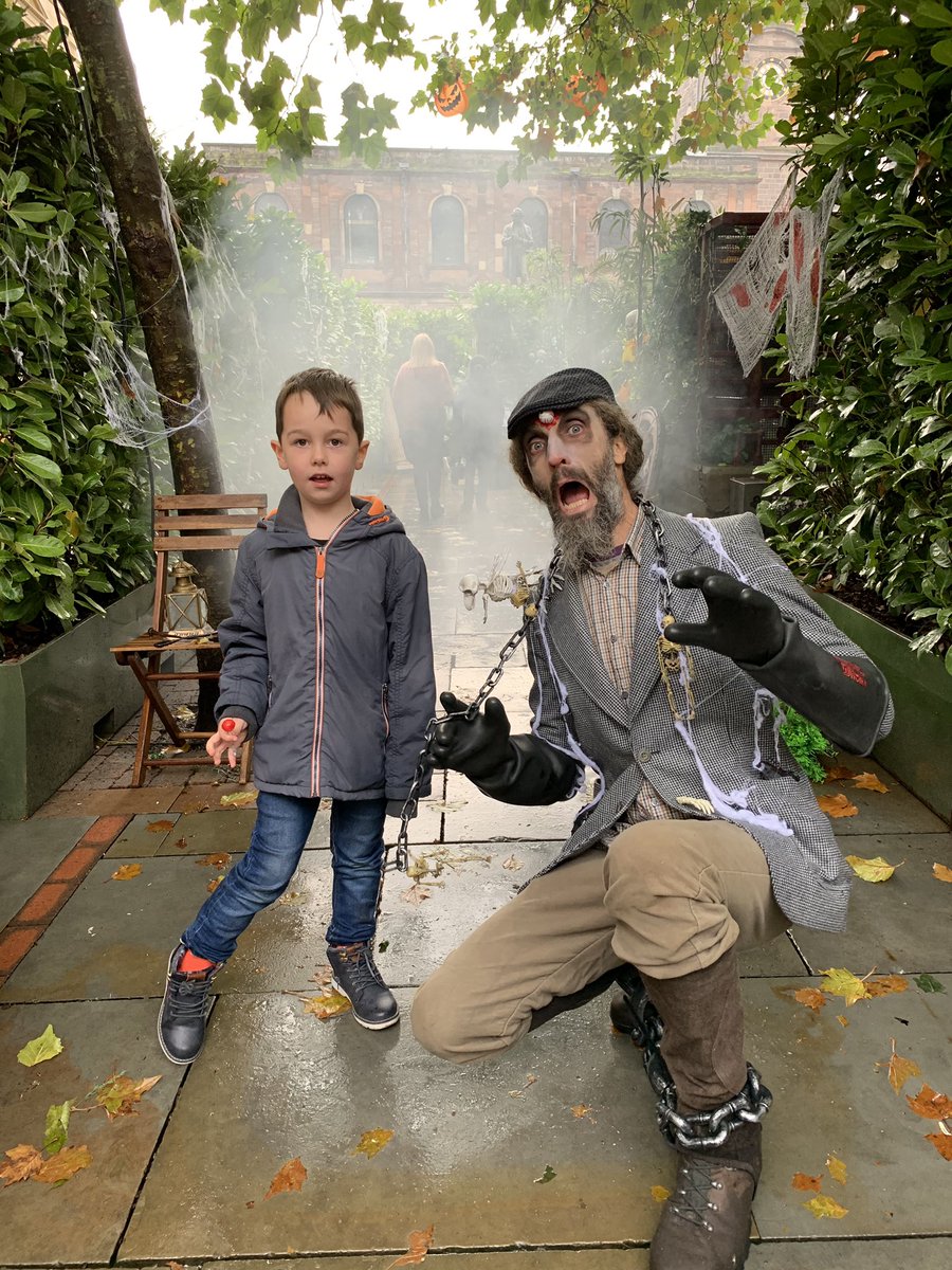 AmyLancs's tweet photo. We’ve had a lovely family day looking for monsters in #Manchester #Halloween #MCRmonsters 🎃👻🧛🏻‍♂️ https://t.co/x9qAQrz1zc