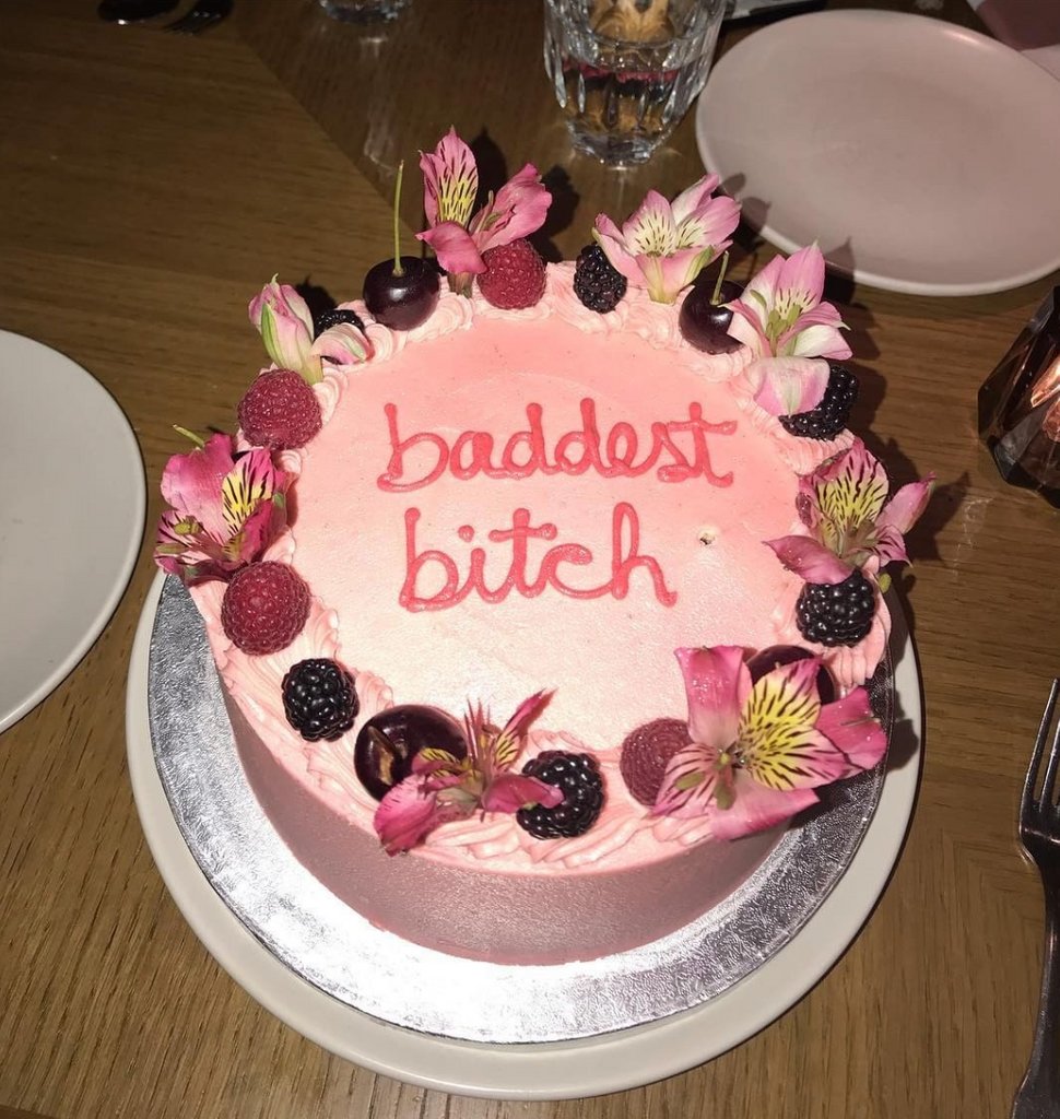 sinwithout's tweet image. yes. yes, you are. 🍰 👏🏼