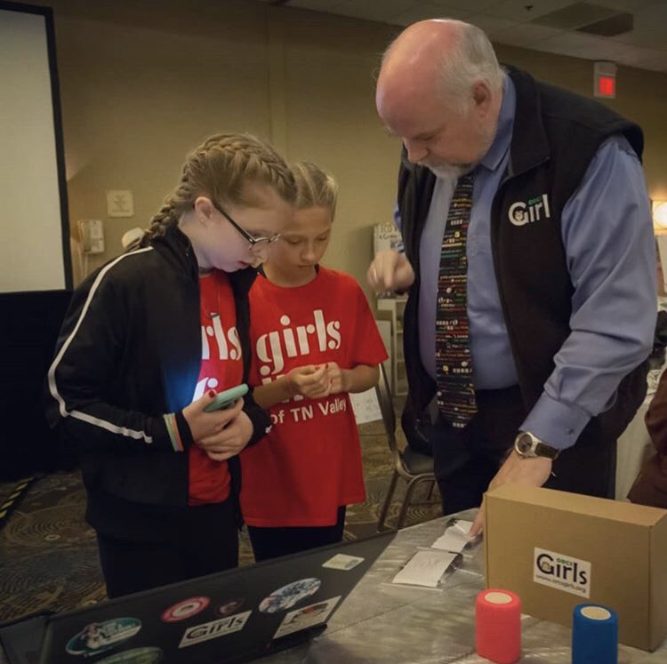 girls_inc's tweet image. Caroline and Addison presented their #CodingForGood project at the @girlsinc_tnv gala. They used Microbit to monitor how well physical therapy patients do their exercises and showed progress on a webpage.👩🏼💻✨
.
.
#STEM #GirlsInSTEM #Coding