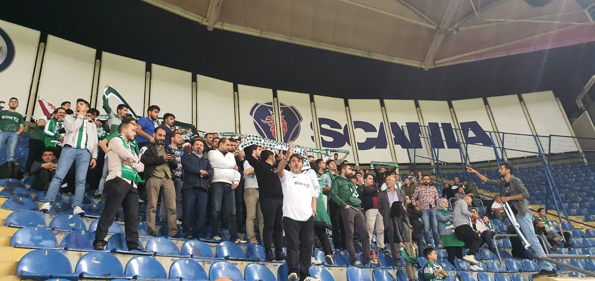 BÜYÜK KONYASPOR TARAFTARI takımını yalnız bırakmadı.