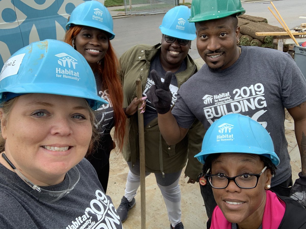 jleach99's tweet photo. Had such a great time helping out an amazing cause. Thank you for everyone who came out to support Habitat for Humanity. #weare1family #CommunityEngagement #bestplacetowork @kfromtheone @MariaBarcena6 @AppletonChad @Dan_DiGirolamo https://t.co/yczHtEwqfr