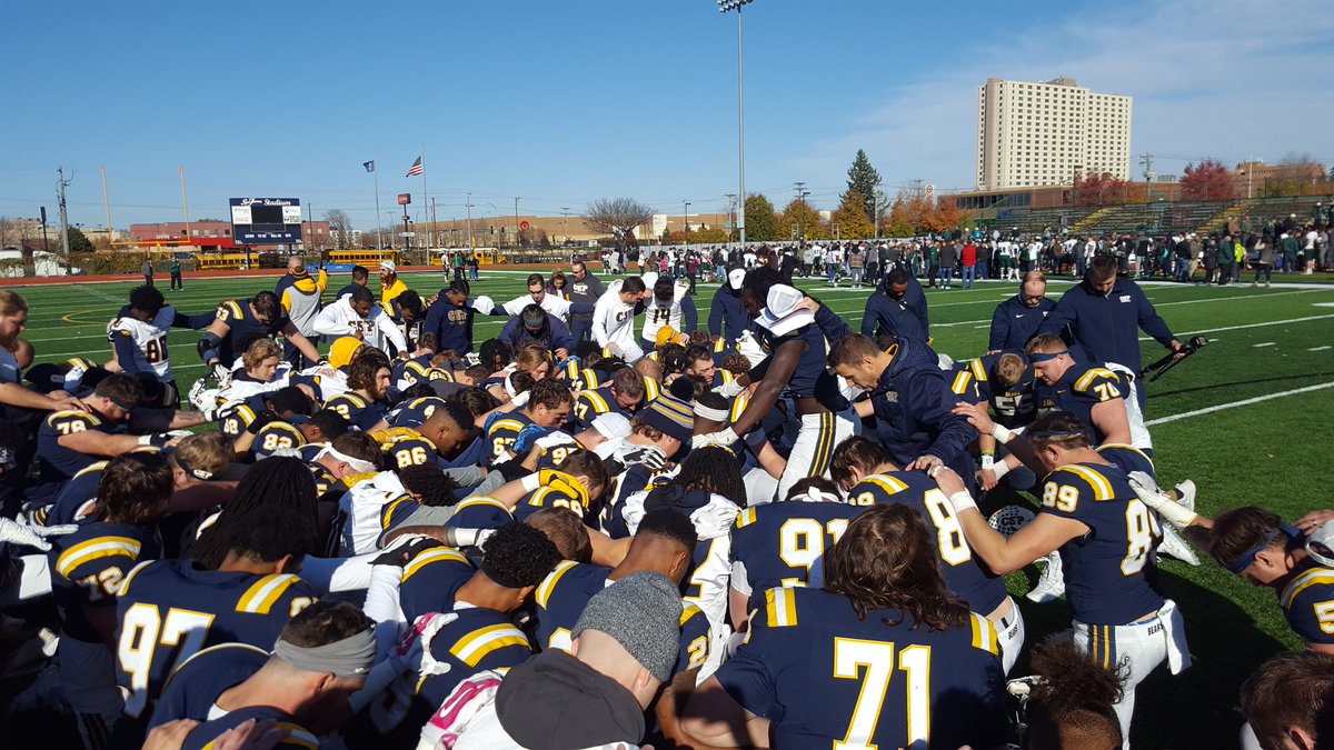 BIG-TIME WIN for <a href="/CSPBearsFB/">Concordia St Paul Football</a> today! Always giving THANKS above!
#BuildingOnTheRock #BeGolden