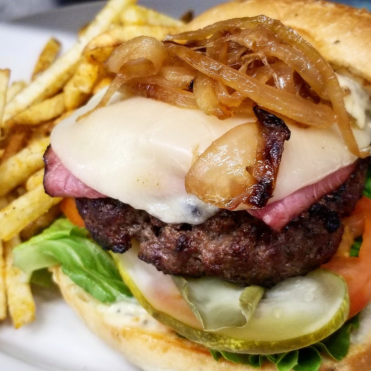 TheBushwakker's tweet photo. Our JETS BURGER has seen a strong surge in popularity this afternoon as we head into the Heritage Classic pre-game supper rush. Ground bison and chuck beef patty topped with Montreal smoked beef, caramelized onions, provolone cheese, mustard, mayo, lettuce, tomatoes and pickles! https://t.co/f0LzDBA35b