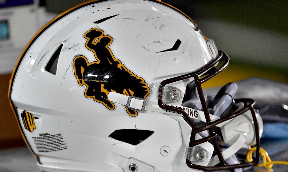 CalebDriskill's tweet image. Very blessed to say I have received a Division 1 Scholarship offer to continue my academic and football career at the University of Wyoming!! 🤠🏈Thanks to @CoachCBohl @Coach_SBMoore @CoachDickert and the rest of the Wyoming coaching staff!