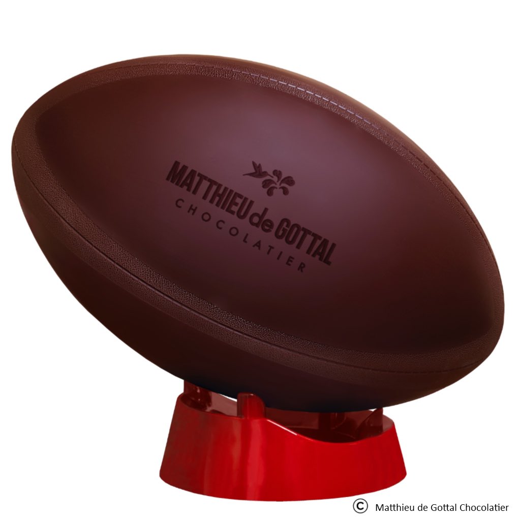 🏉🍫❤️ L A U N C H 🏉🍫❤️

🏉🏉🏉 Rugby full size Chocolate football 🏉🏉🏉
🏴󠁧󠁢󠁥󠁮󠁧󠁿  🇳🇿  🏴󠁧󠁢󠁷󠁬󠁳󠁿  🇿🇦
29cm wide and 900gr of Belgian Chocolate, made by a rugby mad Belgian 🇧🇪👨🏻‍🍳🏉🍫❤️

🕺🏻💃🏻❤️ Possibly the best way to celebrate this amazing rugby World Cup 🕺🏻💃🏻🏉