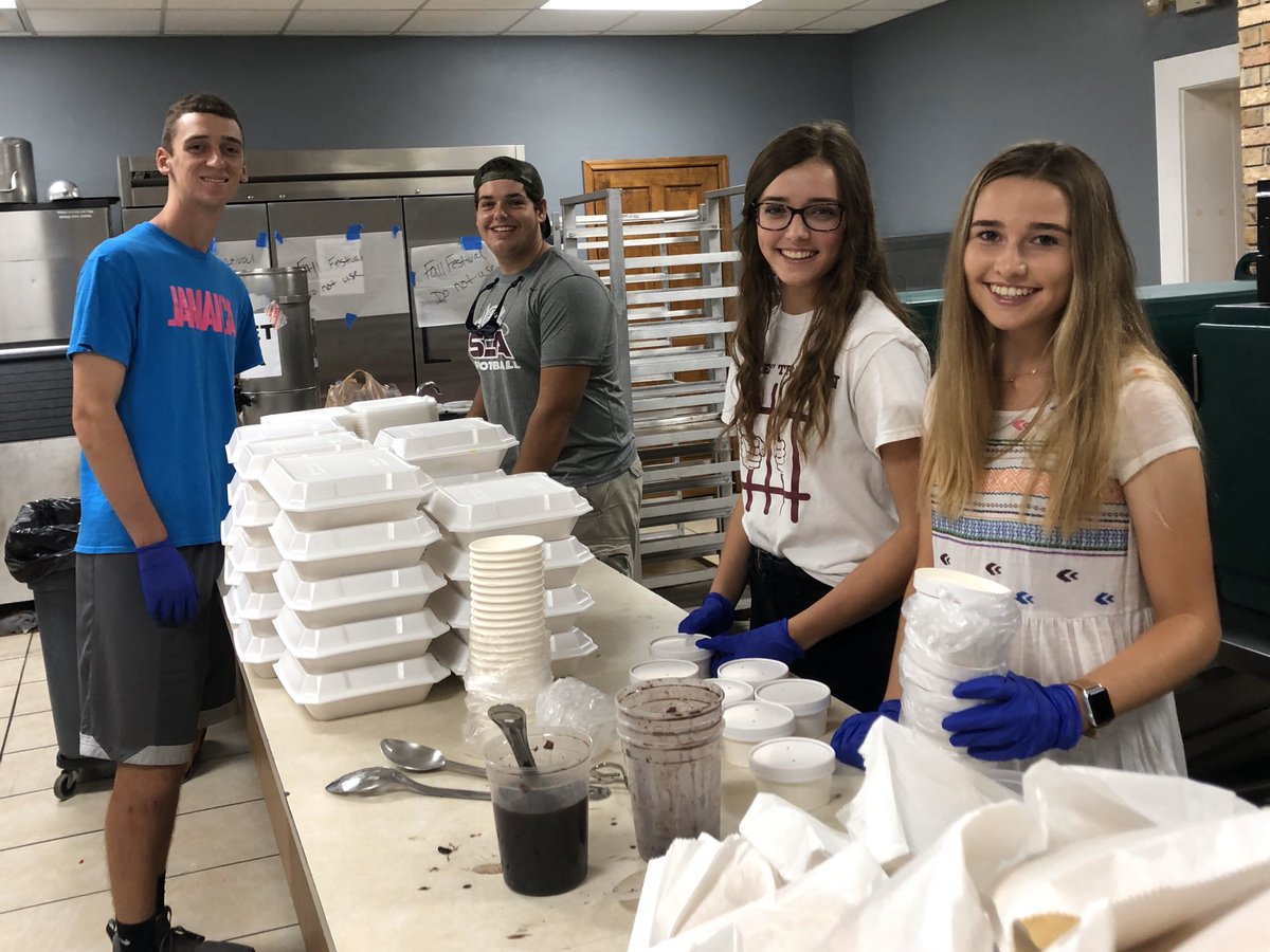 SCAhighschool's tweet photo. Working hard supporting the junior and senior classes! #fallfest2019 https://t.co/02yEXLXwNl