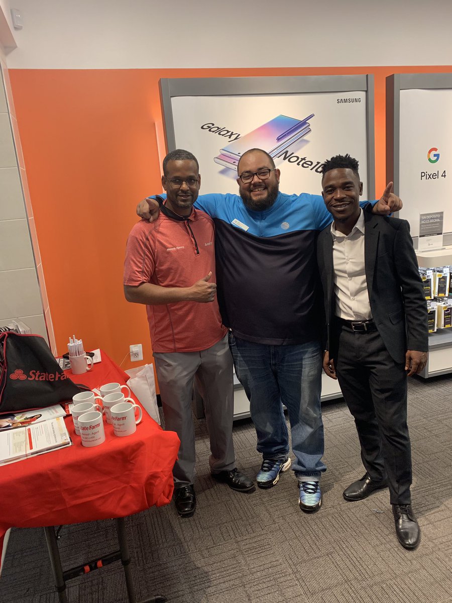 We had Golds Gym and State Farm join us at Lakeforest mall AT&amp;T Portables for first responders appreciation day !!!!