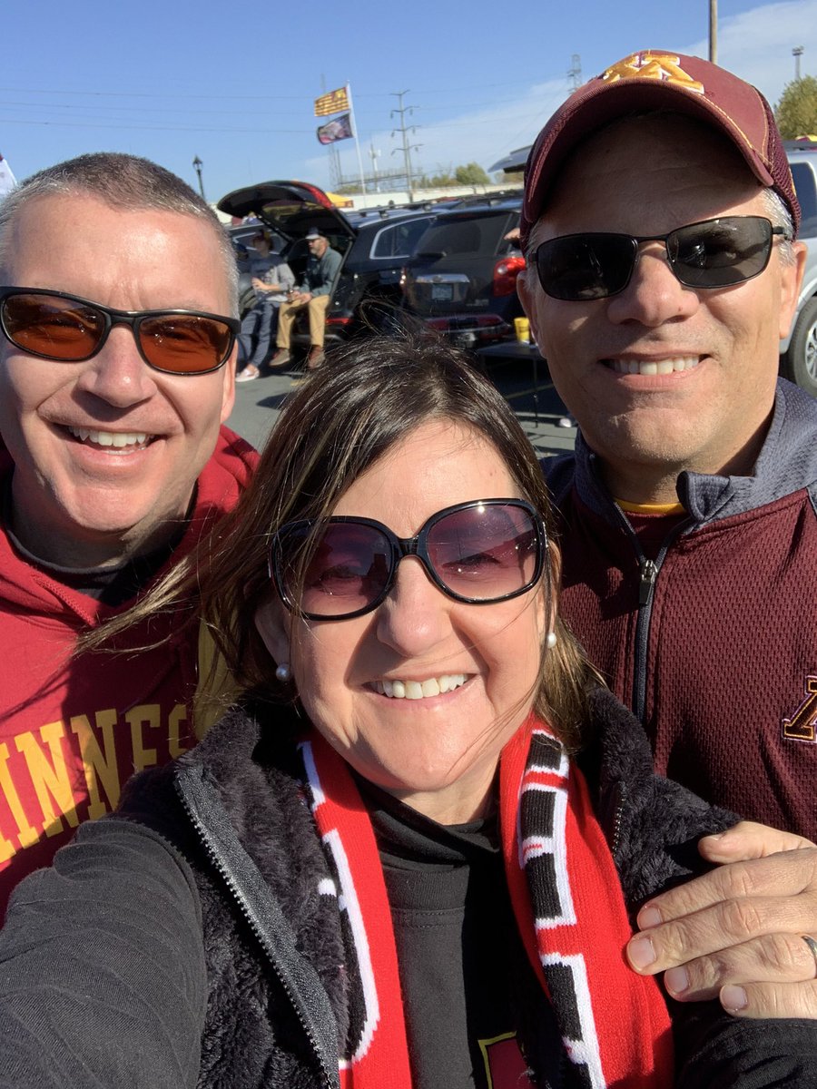 UMTerps1987's tweet photo. Family rivalry today#gophergameday #youinblue https://t.co/yphx64ULFR