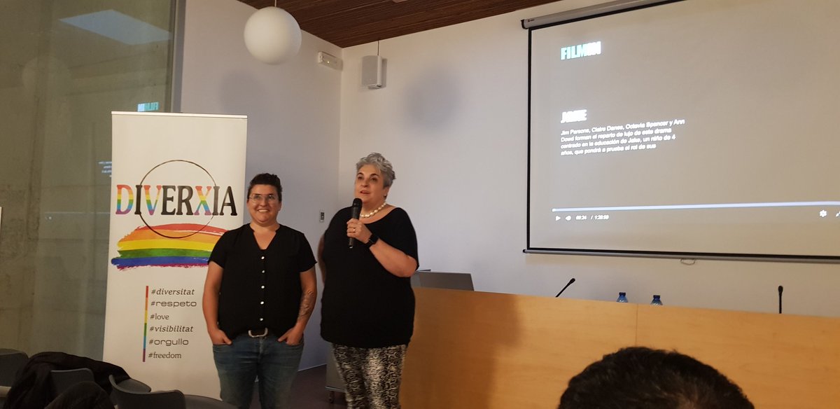 IreneTriay's tweet photo. 🏳️🌈 #Diverxia, l'associació LGTBI+ de Menorca, avui ha tornat a reprendre el 📽 cinefòrum. Hem visualitzat la película #Jake i després hem aprofitat per 🗣 comentar-la. El pròxim mes també hi haurà cinefòrum! 💪🏼
#SempreAprenent https://t.co/HXlT2u0OVg
