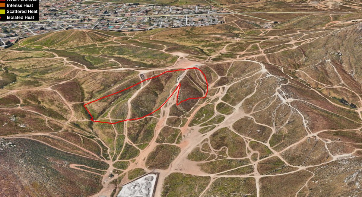 engineco16's tweet photo. #DellFire @CALFIRERRU #Rubidoux Fire is holding 4-5 acres. Tanker 72 & 73 released. Trails everywhere. Looking at 13-14 acres. Cancelling the copters https://t.co/6KL66KK7JN