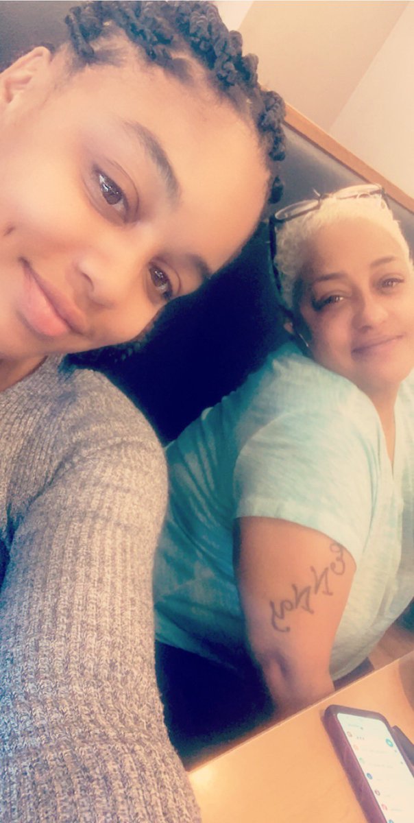 RTAHisFace_'s tweet photo. I love you mommy sooo much I’ll never give up on you ! Stay strong ! #FUCKCANCER https://t.co/F1Zrk0A462