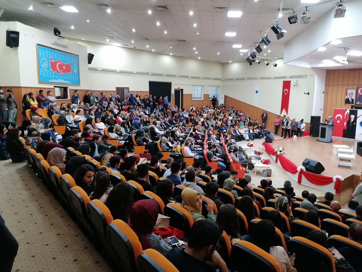 Mehmet ÇELİK ‘’Yeni Türkiye ve Ortadoğunun Geleceği’’ adlı konferansı ile okuyucularıyla buluştu. 
#batmankitapfuarı