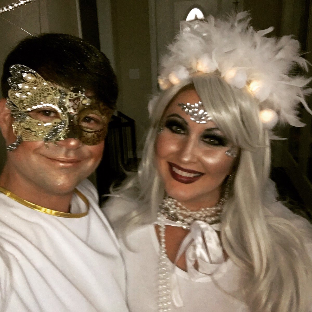 JessicaWSYX6's tweet photo. Angels. #Besties #HeavenSent #HalloweenPart2 https://t.co/Lp4rcbNXCg