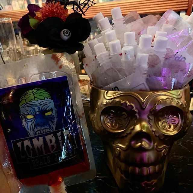 Happy Halloween from the Fireside! .
.
.
.
.
#firesidechicago #chicagoepic #chicagofoodauthority #chicagofoodies
#eatinggoodchicago #eaterchicago #thrillist #alwayshungrychi
#infatuationchi #eeeeeats #chicagofoodandwine #chicagosbest #chieats
#312food #c… ift.tt/2PmdwPW