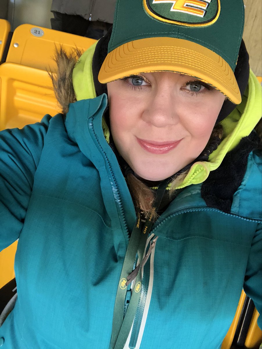 SportPrincess89's tweet image. Last football selfie of the season! What’s a CFL game without frigid temperatures? #AllConnected #GoEsksGo #OneEmpire #CFL