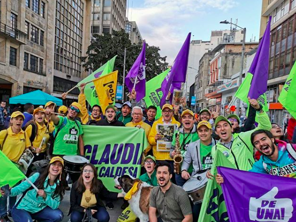 ClaudiaLopez's tweet image. Tenemos unas listas maravillosas del Verde y del Polo al Concejo. Con todos los candidatos hemos recorrido la ciudad escuchando a la gente y volantiando. Si no saben por quién votar, les voy a presentar a algunos de ellos que lo han dado todo en campaña #ClaudiaNuestraAlcaldesa👇