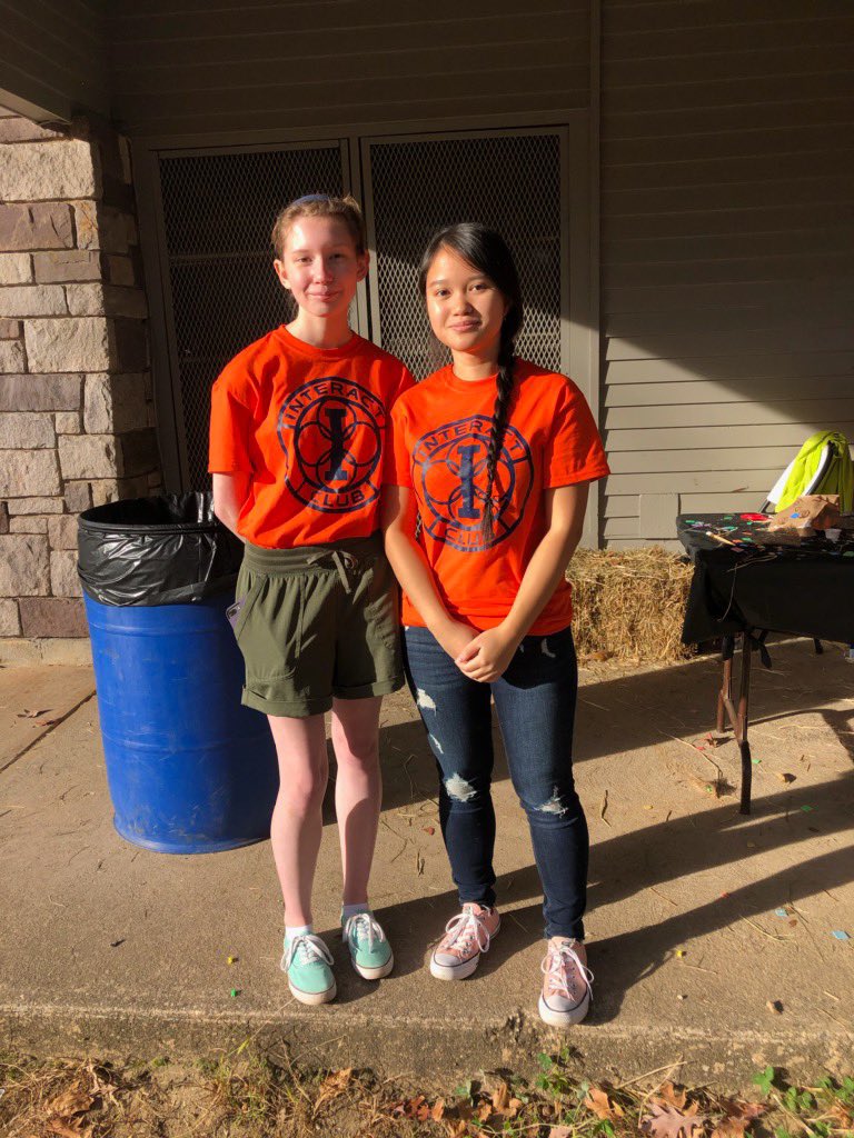 BCHSmagistra's tweet photo. #BCHSInterAct club had a fabulous time volunteering this morning at Imagine Nation’s Harvest Festivities & this afternoon at “Trunk or Treat” at Rockwell Park #BCCares #ServiceAboveSelf @BristolCTRotary @BCHSprincipal @MrBroderickBCHS https://t.co/49ZczApK65