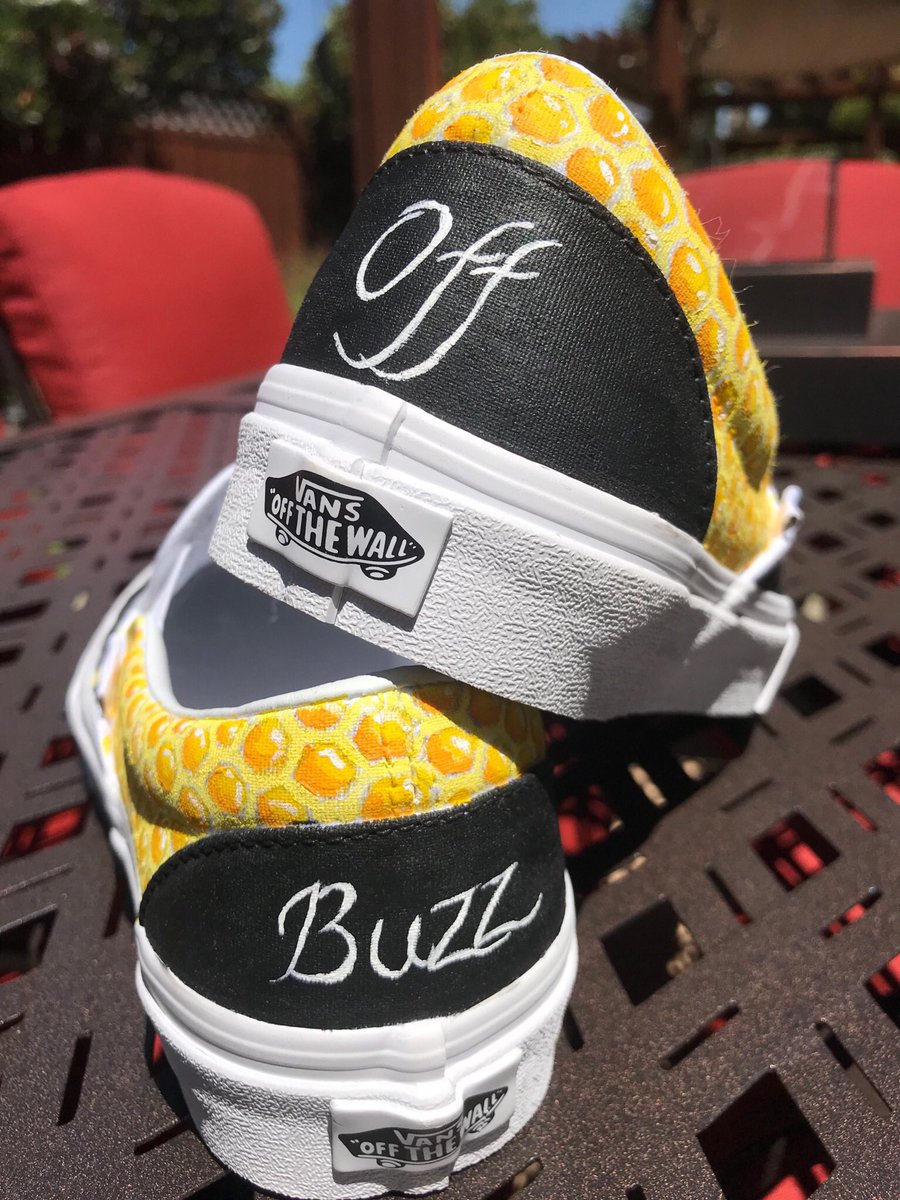 HANnahSOL0's tweet photo. @EarthEnergyGem I paint custom shoes if anyone’s interested 🤷🏻‍♀️ https://t.co/x6eO5sR8j3